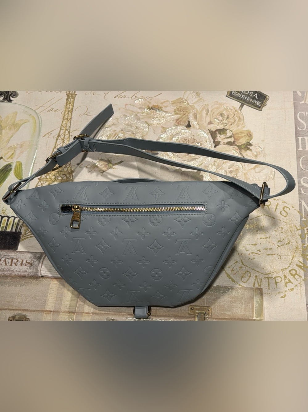 NWOT Beautiful Fanny Pack Pristine Condition Never Used - Picture 6 of 7